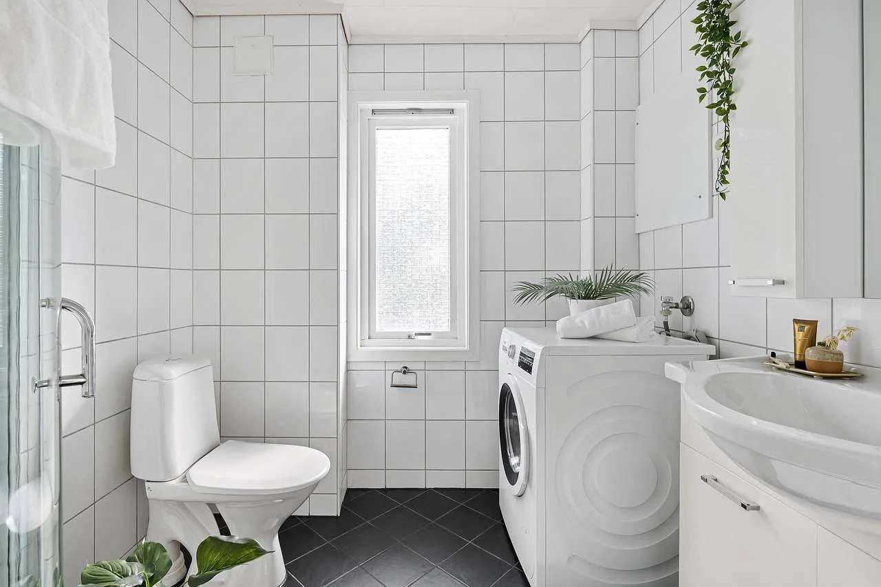 Small bathroom ideas: Smart Space-Saving Solutions